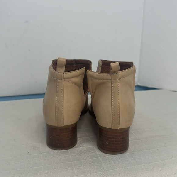 Jeffrey Campbell Muskrat Lo Women US9 Shoes Shooties Tan Heels Boots V-Notch - Picture 4 of 8